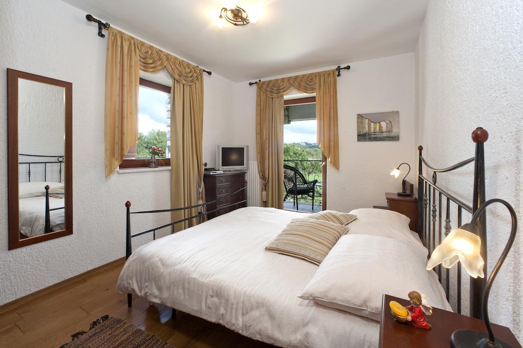 Villa Castello Rausch Valkarin Номер фото