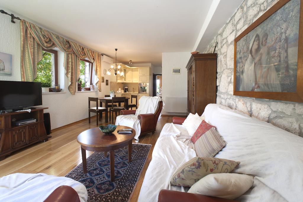 Villa Castello Rausch Valkarin Номер фото