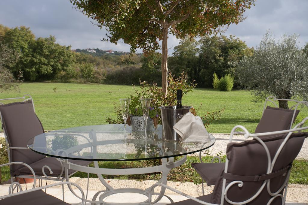 Villa Castello Rausch Valkarin Номер фото