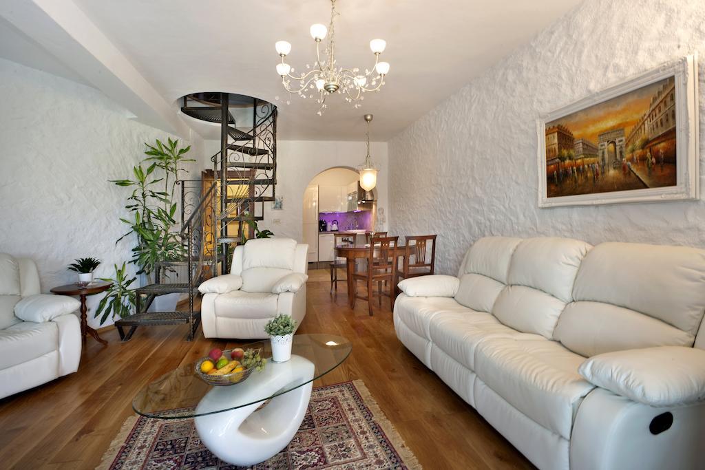 Villa Castello Rausch Valkarin Номер фото
