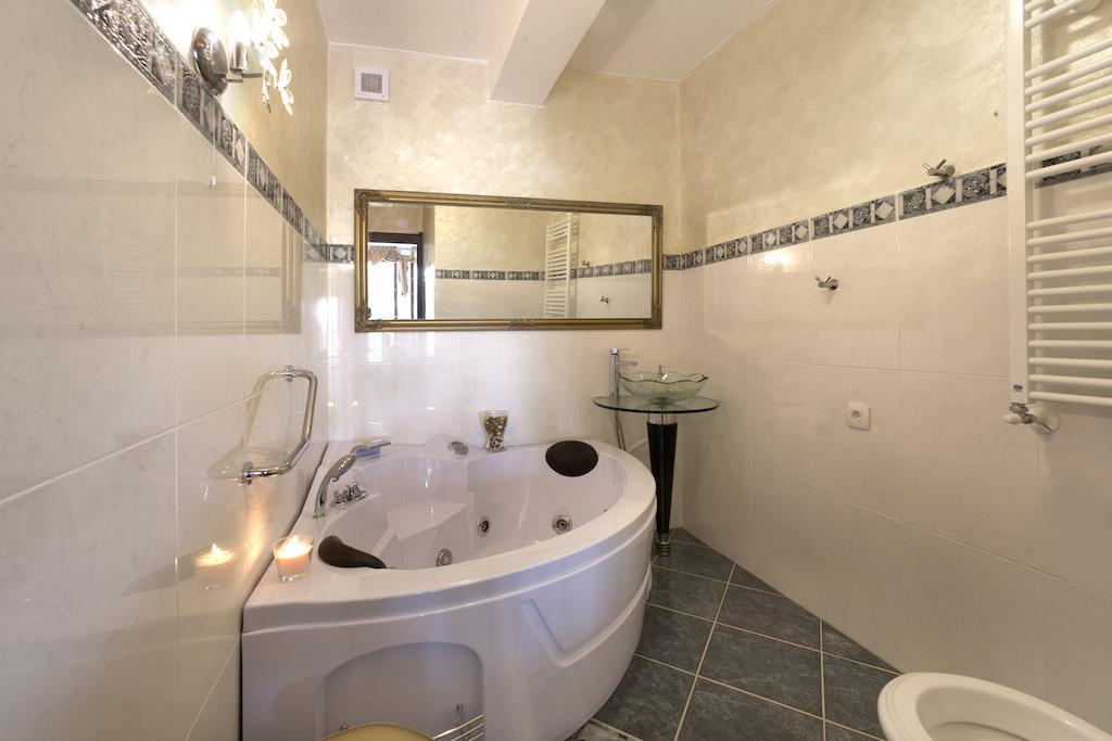 Villa Castello Rausch Valkarin Номер фото