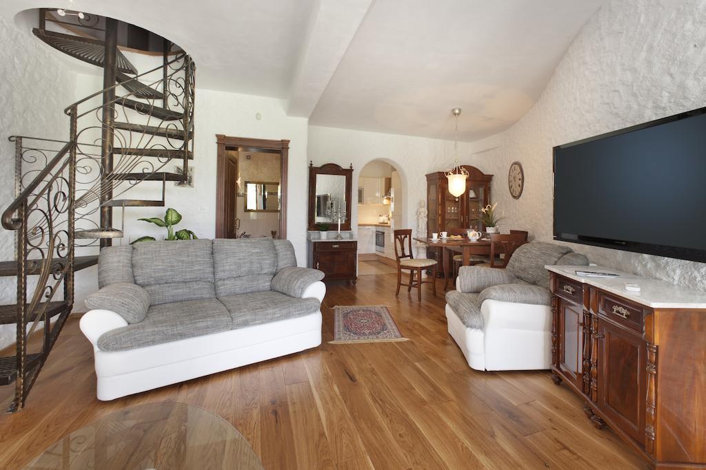 Villa Castello Rausch Valkarin Номер фото