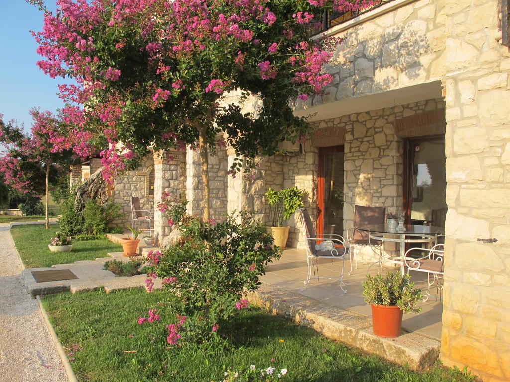 Villa Castello Rausch Valkarin Номер фото