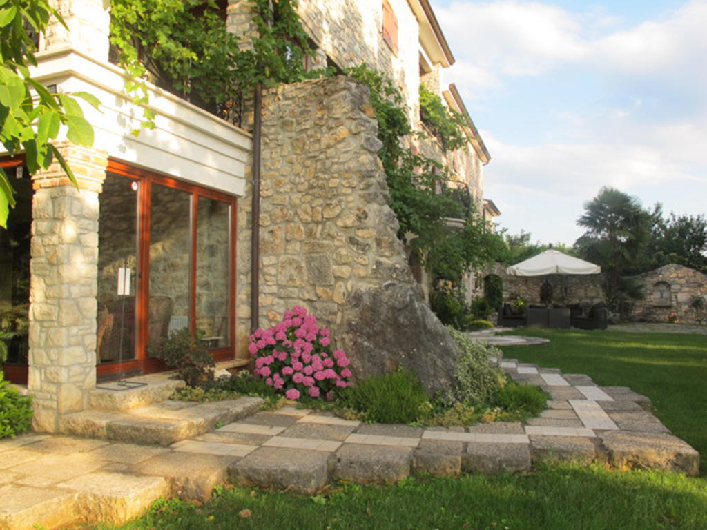 Villa Castello Rausch Valkarin Экстерьер фото
