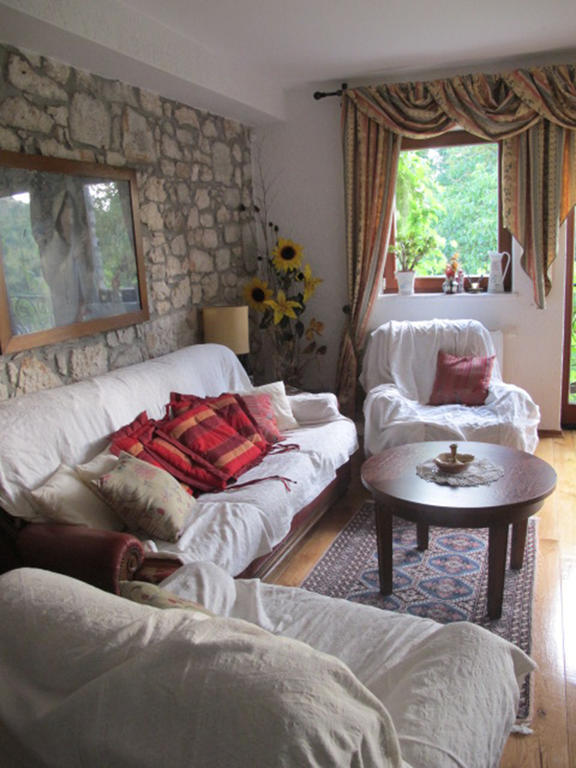 Villa Castello Rausch Valkarin Номер фото